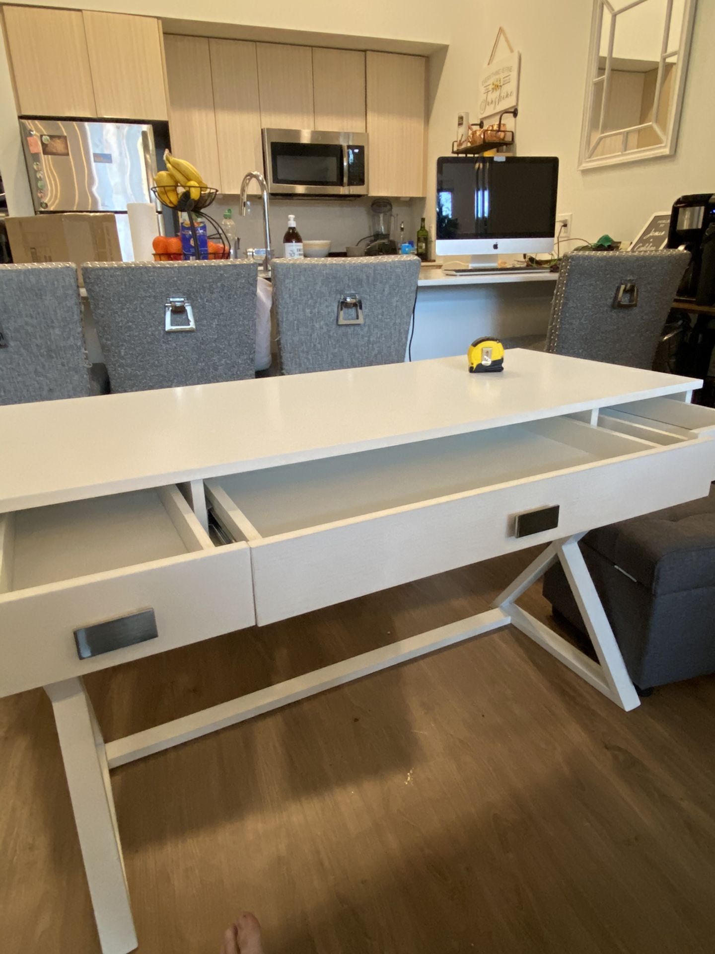 White Desk for Sale in Redmond, WA OfferUp