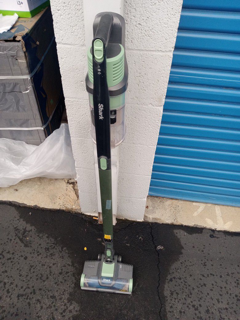 Shark Cordless PET Stick Vacuum W/Power Fins UZ155 Green/Gray