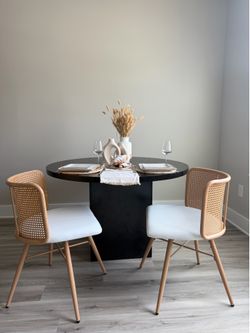 2 dinner chairs