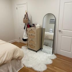 Cabinet with 4 Drawers