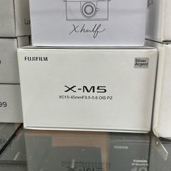 FUJIFILM X-M5 Mirrorless Camera with XC 15-45mm f/3.5-5.6 Lens (Silver)