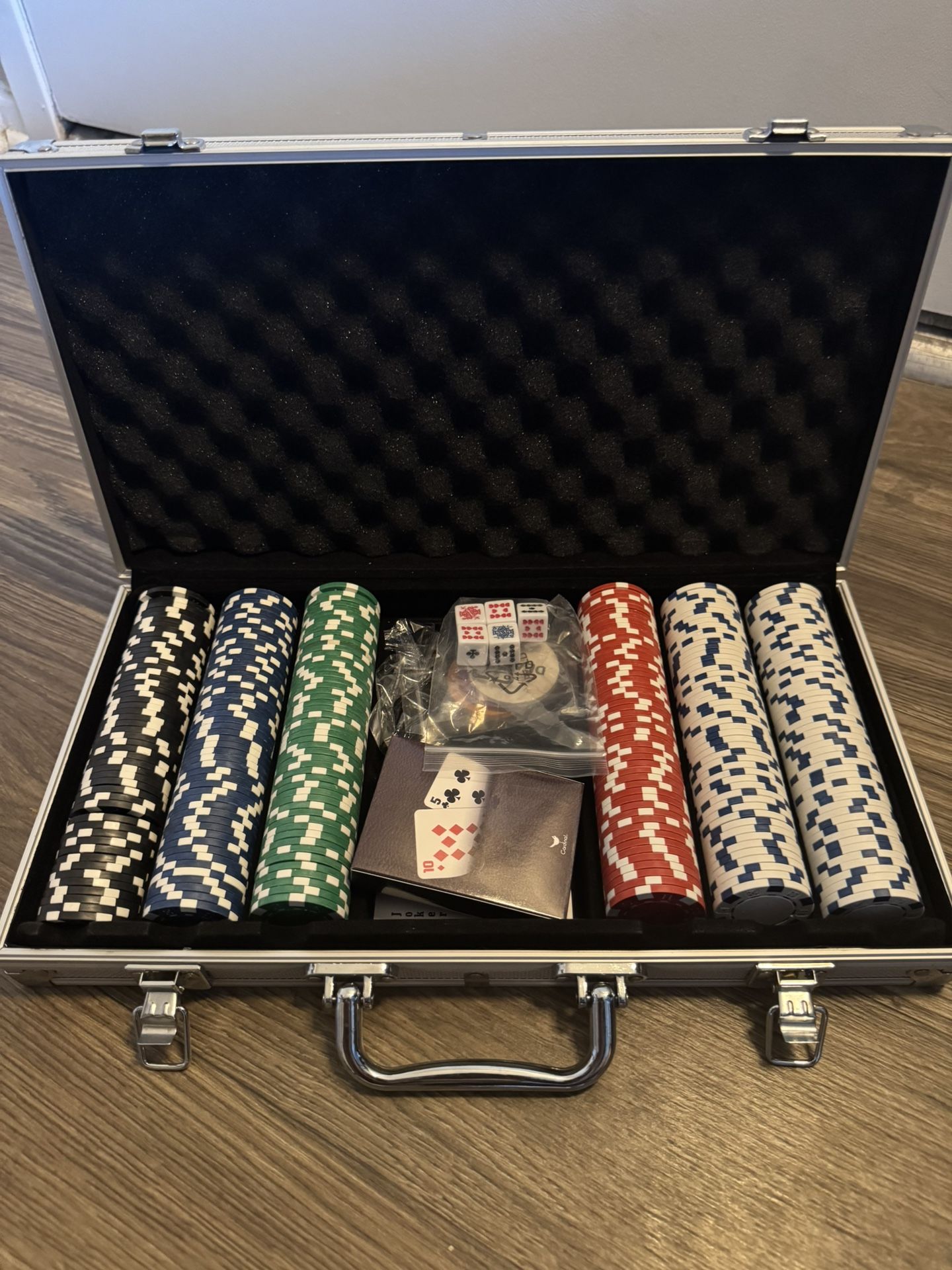 Free Poker Set