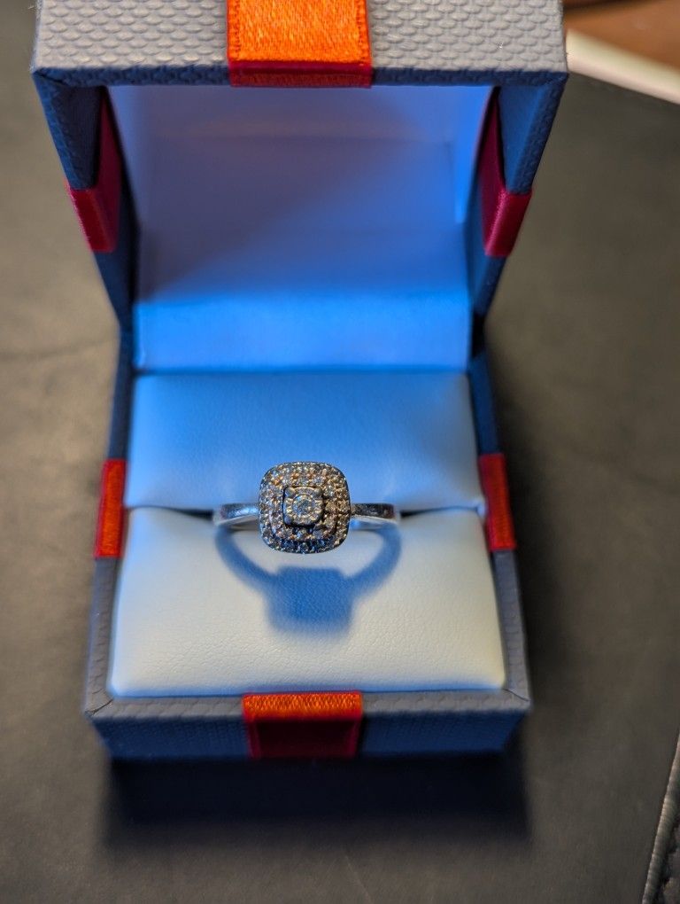 1/4 ct tw Diamond Engagement Ring