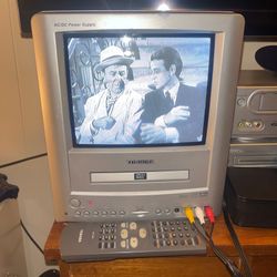 Toshiba 9” CRT TV W/DVD MD9DL1 Retro Gaming 2001