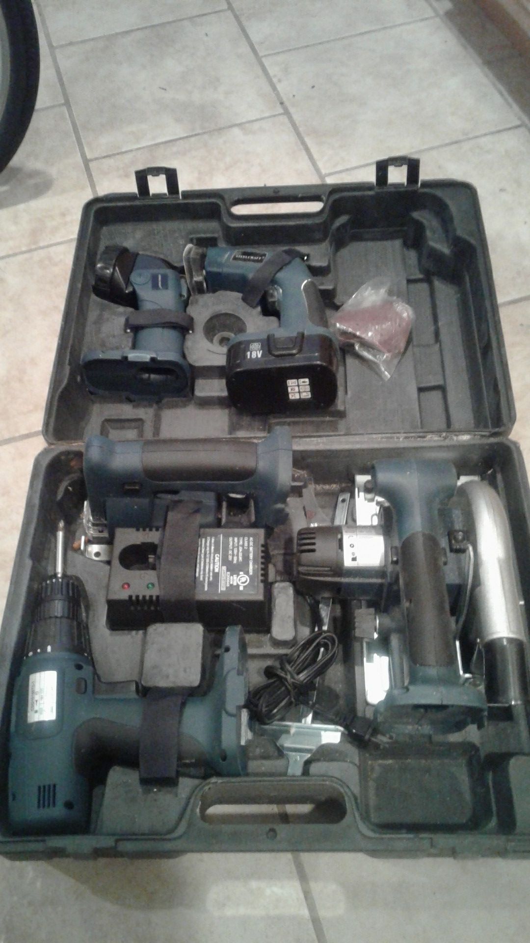 A set of power tools 6 pieces steelcraft used one time