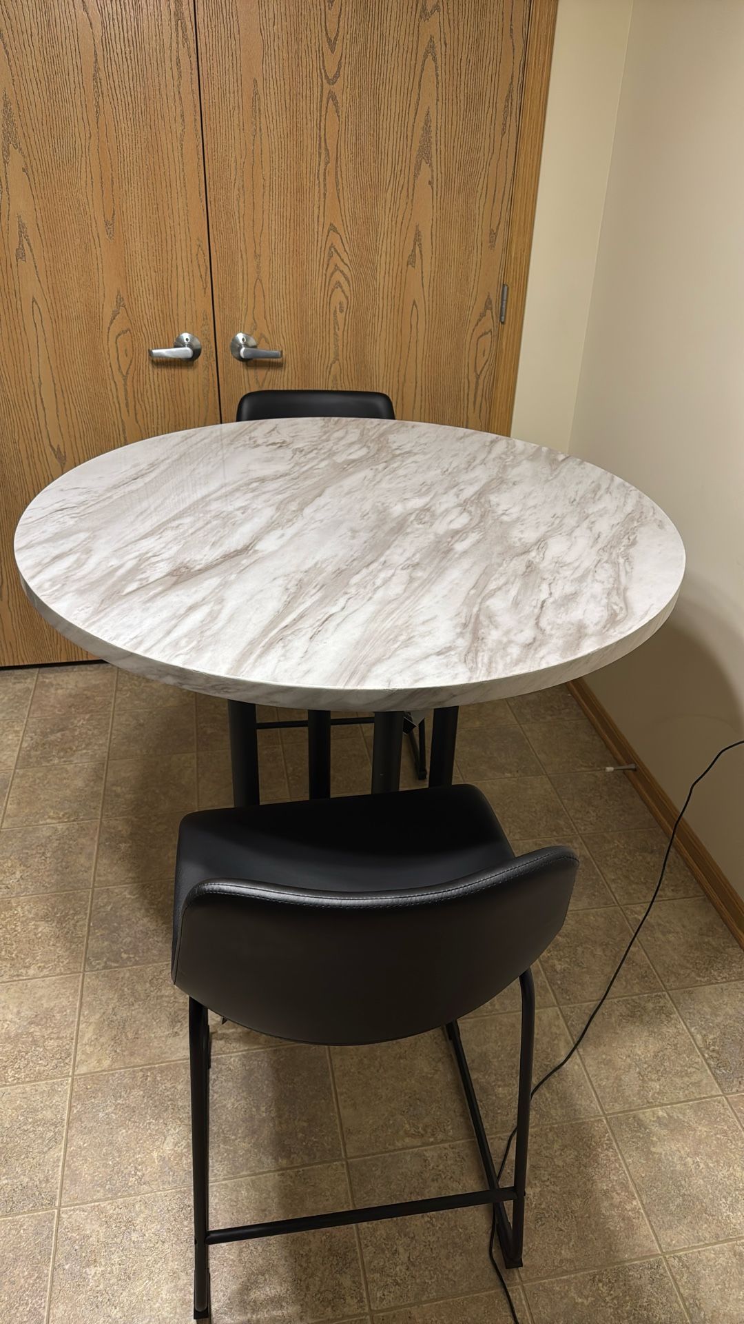 Modern Round Marble-Look Bar Table with 2 Black Stools