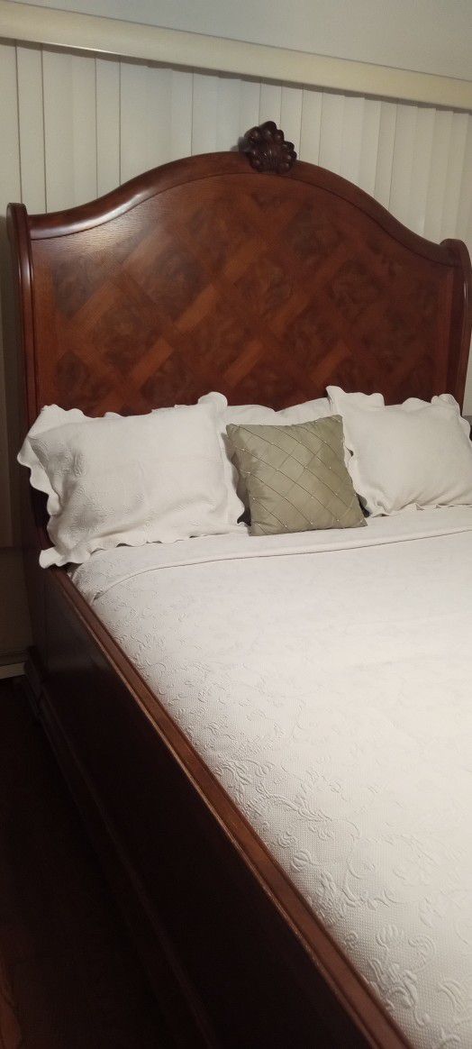 Sleigh bed  Bedroom Set