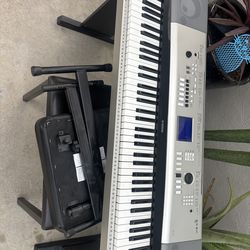 Yamaha piano ypg 535