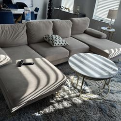 SECTIONAL COUCH IN VERY GOOD CONDITION 