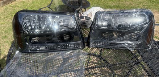 02-09 Chevy Trail Blazer Smoke Headlights