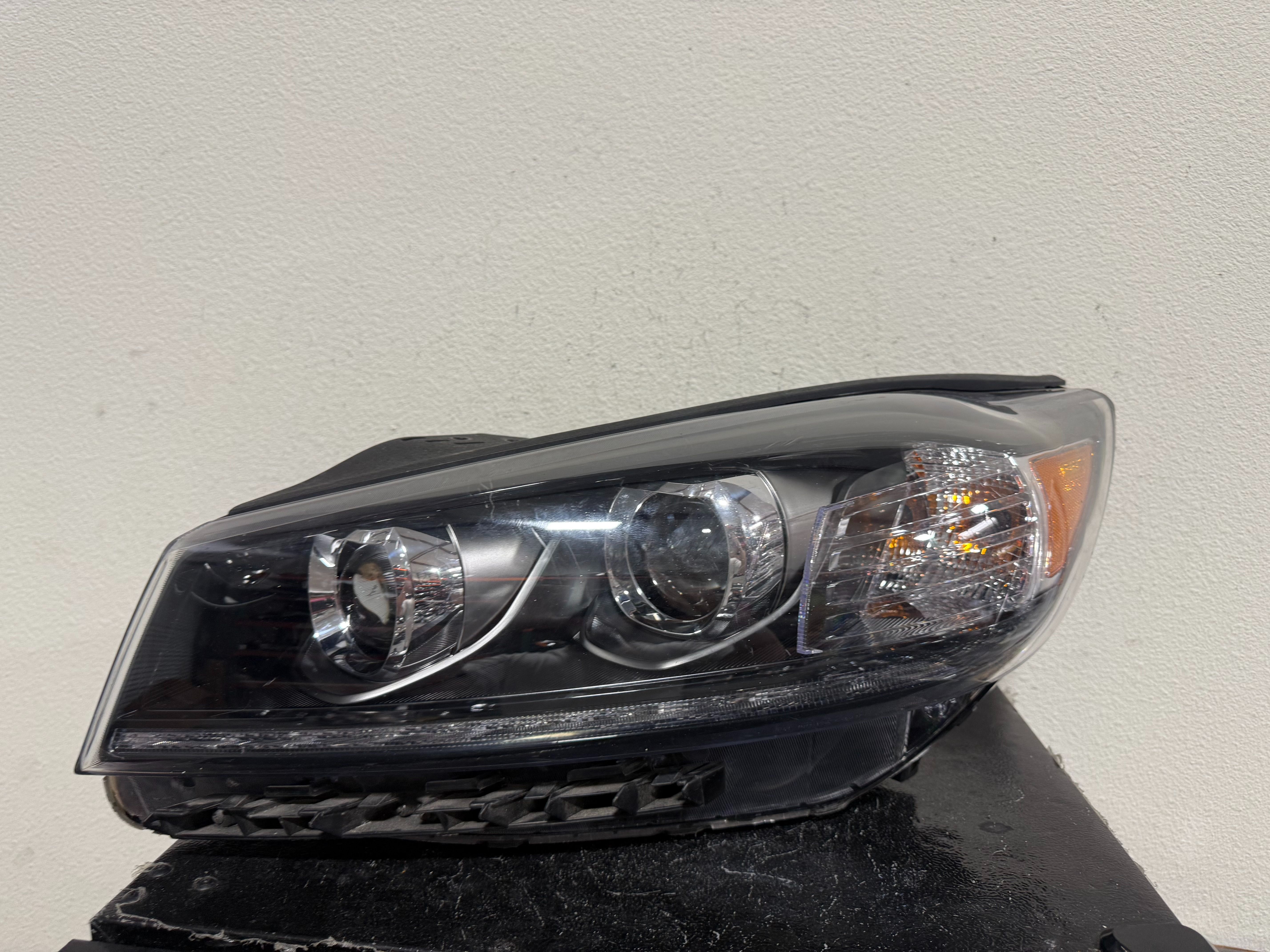 KIA SORENTO LEFT HEADLIGHT 2019 