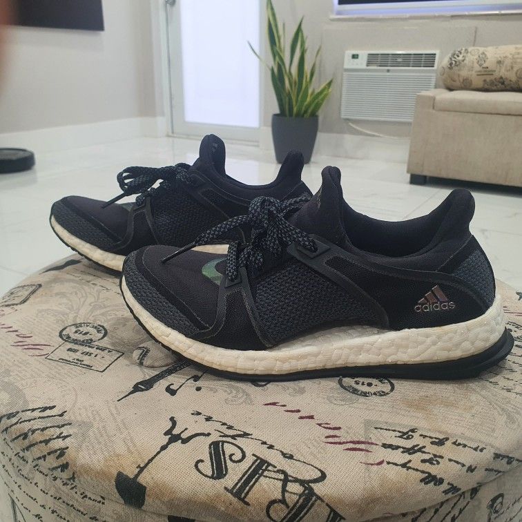 Adidas women  PURE BOOST SIZE 6
