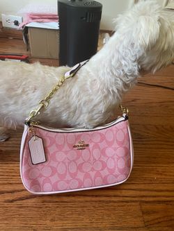 Coach Signature Shoulder Bag Pink