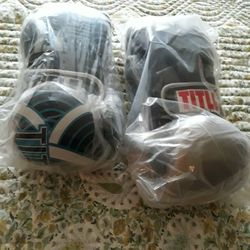 New 14 Oz Title boxing gloves