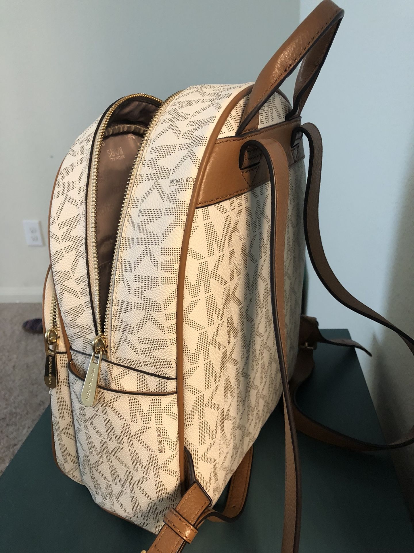 Michael Kors Abbey Medium Backpack Vanilla MK Signature Studded Acorn for  Sale in Anna, TX - OfferUp