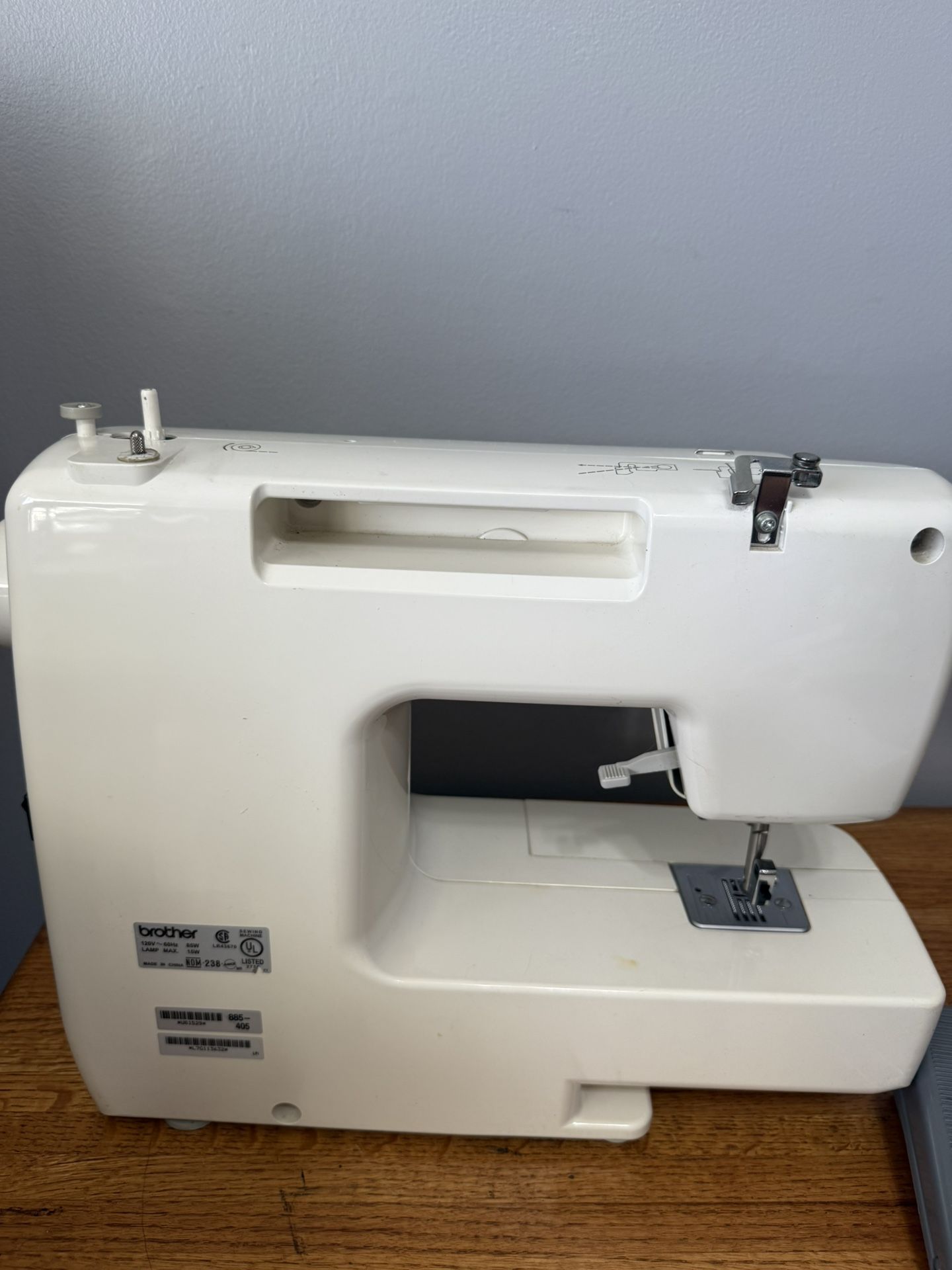 Brother LS 2125i Electric Lightweight Portable Sewing Machine Tested/ foot pedal