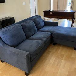 Sectional Sofa / Chaise Lounge With Pull-out Mattress