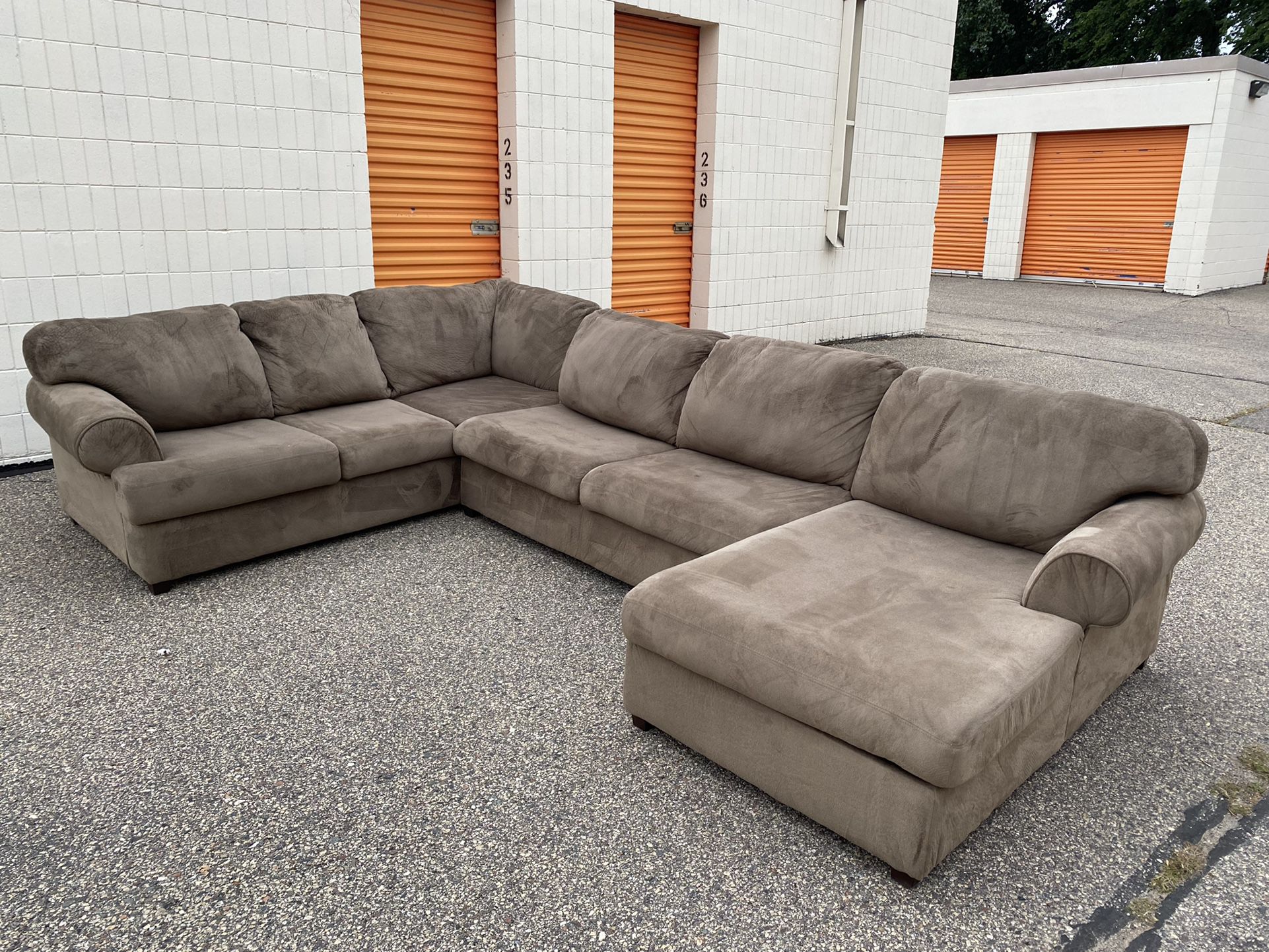 Free Delivery! — Huge Brown Sectional