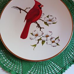 BRAND NEW RED CARDINAL SONGBIRD PLATE WITH GOLD TRIM