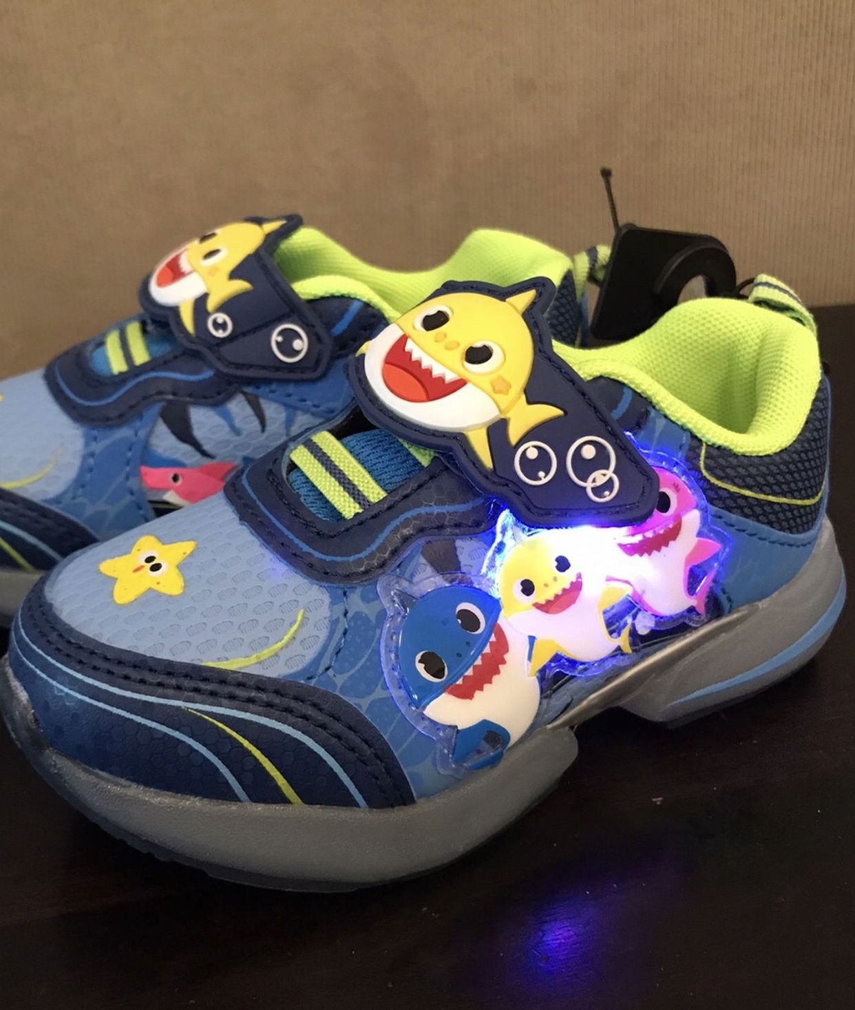 New with tags light up baby shark size 7 sneaker