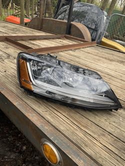 JETTA RIGHT HEADLIGHT LED