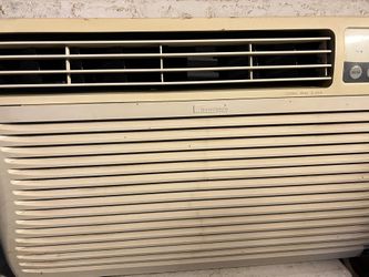 Kenmore Mide 24” De Ancho Y 15 De Alto Buen Air Es De 10,000 Btu