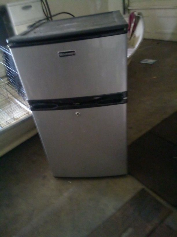 Emerson Refrigerator for Sale in Sacramento, CA OfferUp