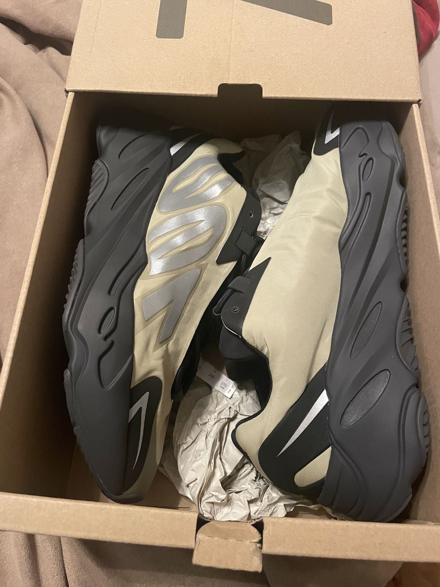 Yeezy 700 MNVN