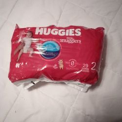 Huggies Size 2  Open Package  23 count  / Size 2 Bluey  Mixed