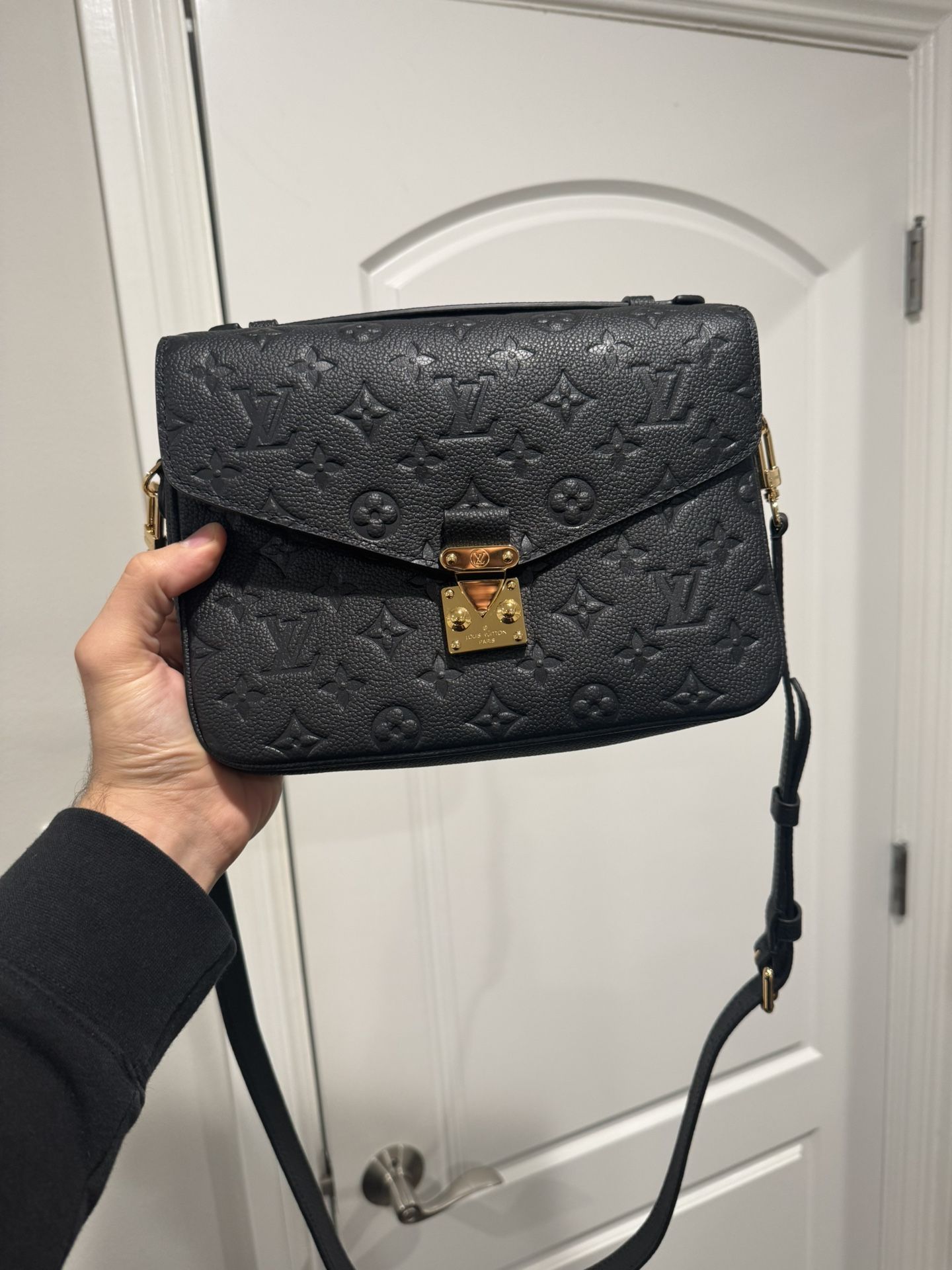 Louis Vuitton Cross Body Bag “Pochette Métis”