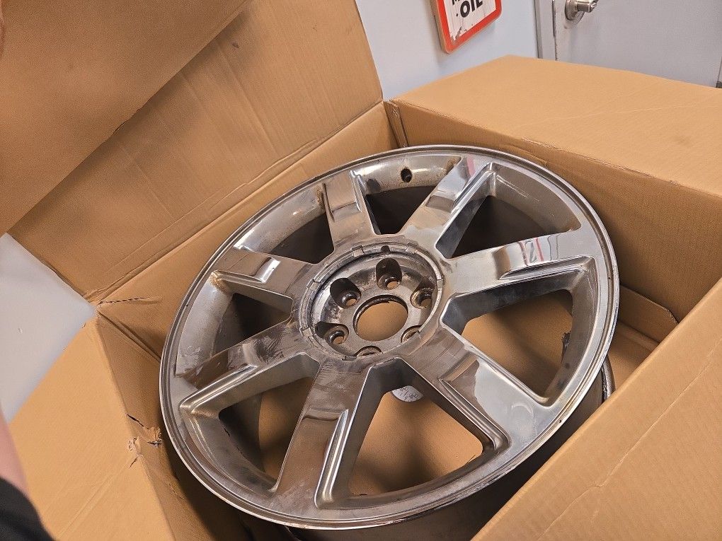 20" Rims Gm Suv ..came Off Tahoe