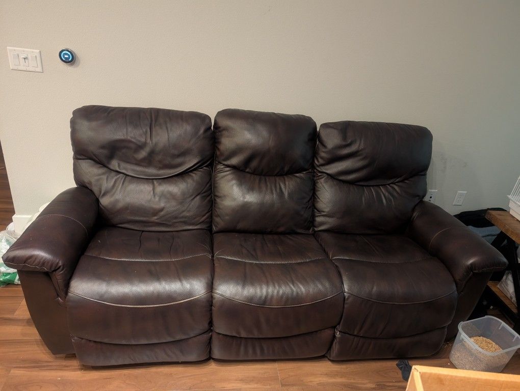 LaZboy Leather Couch With Electric Recline.