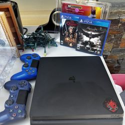 PS4 Slim 