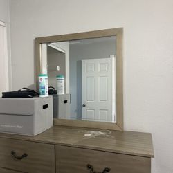 Dresser With Mirror Free