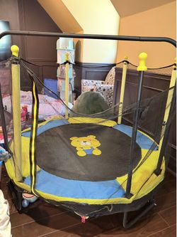 6FT Indoor Trampoline with Safety Net – Pickup Only