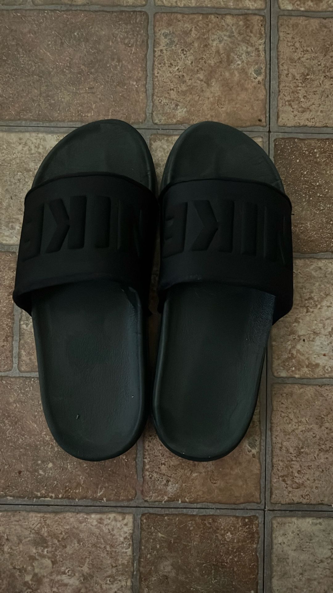 NIKE SLIPPERS WOMEN SIZE 7