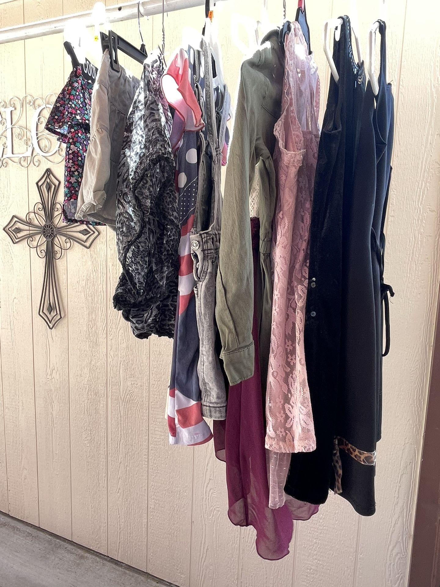 Girls Bundle Of Clothes 10 Pieces For $15.00 Size 6x - 8