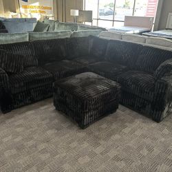 Comfy Black Sectional W/ Ottoman 