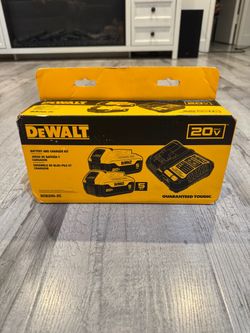 DeWalt 20V Max Battery and Charger Kit DCB205-2C