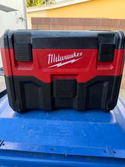2 gallon Milwaukee vacuum M18
