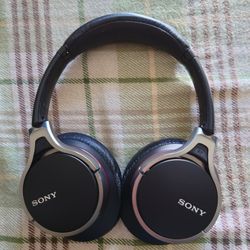 Sony MDR-10RNC Noise Canceling Headphone Over Ear