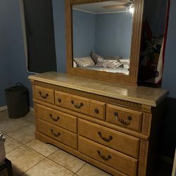 Dresser With Mirror 