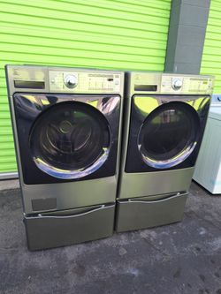 KENMORE ELITE STEAM FRONT LOAD WASHER AND GAS DRYER SET WITH PEDESTAL