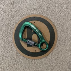 HIDDEN New York Hardware Carabiner XL Green