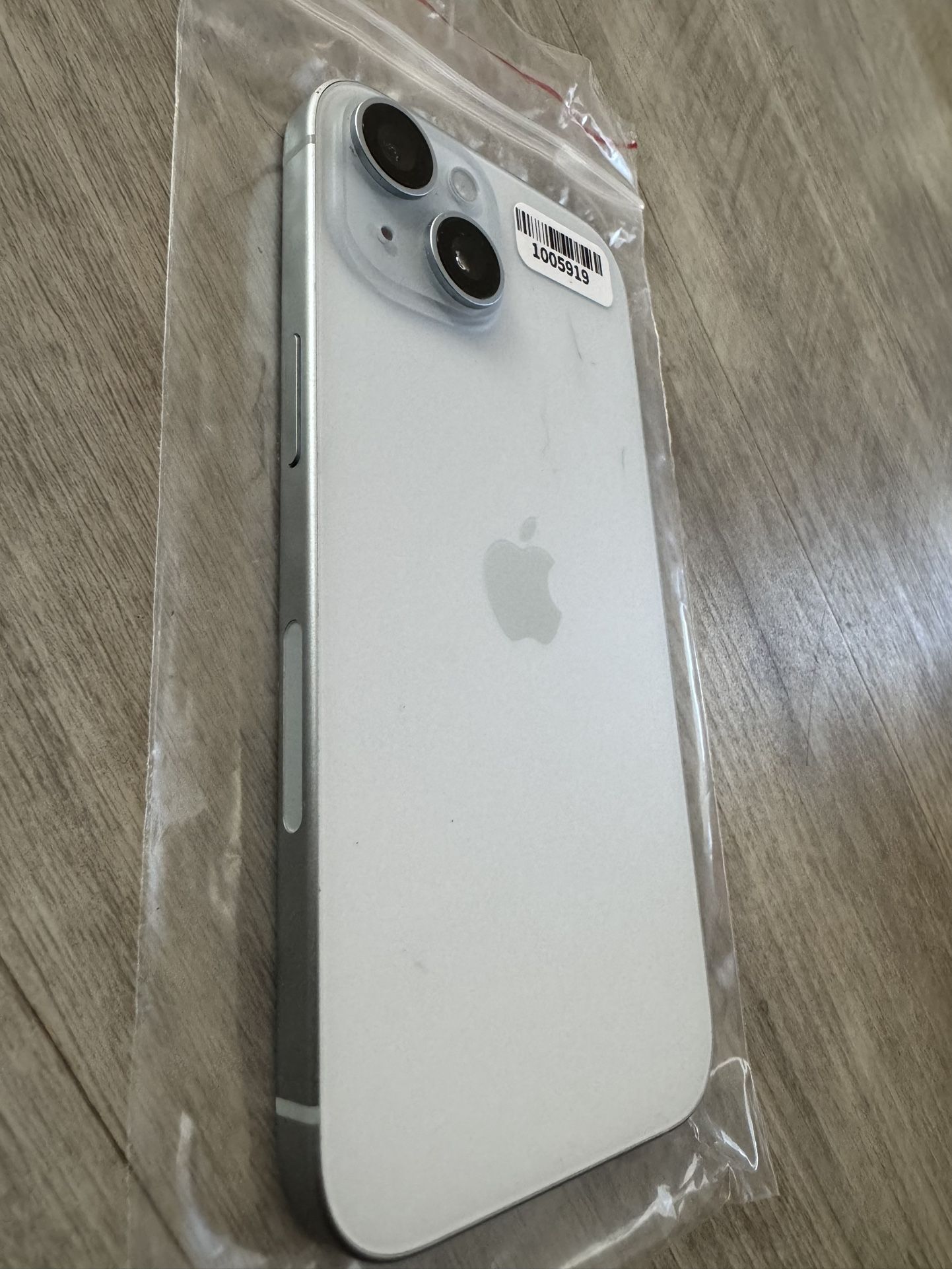 Unlocked Apple 🍏 iPhone 15 (Light Blue) 128GB - Good Condition 