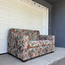 Vintage Cottage Core Floral Print Loveseat •FREE DELIVERY•
