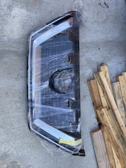 Nissan rouge front center piece