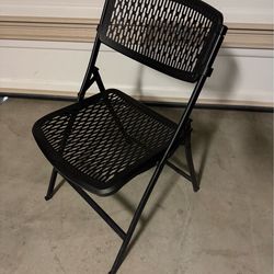 HDX Plastic Seat Folding Chair in Black