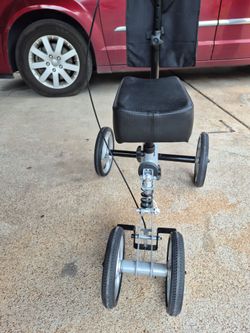 Nice Used Excellent Condition Knee scooter.