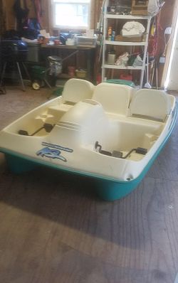 Paddle boat like new